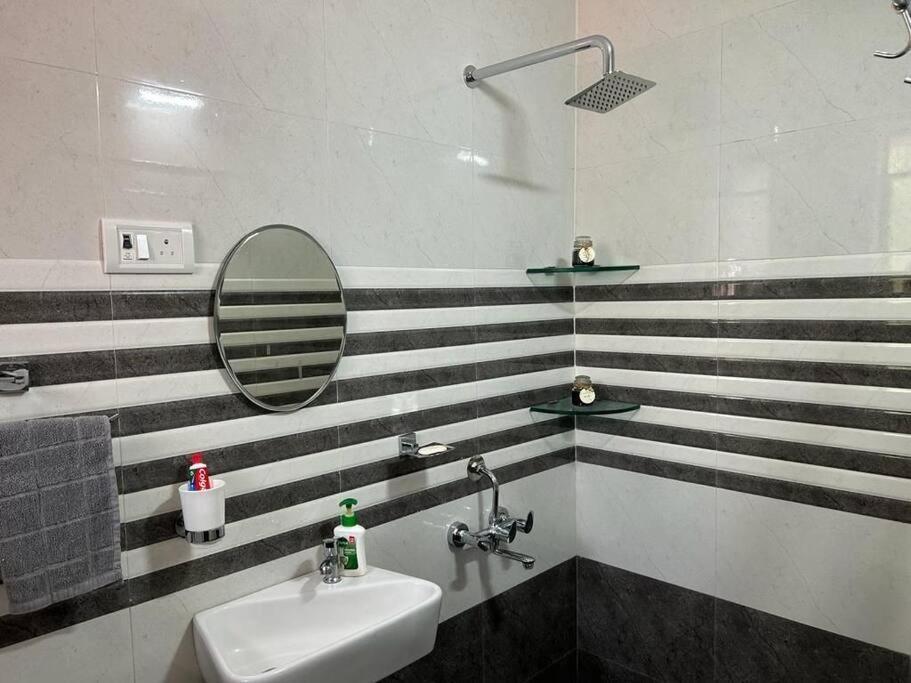 בנולים Spacious Studio & Pool Facility. מראה חיצוני תמונה